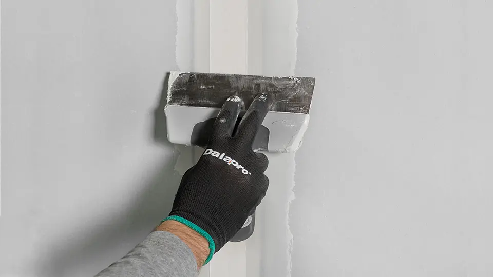 Spachteln mit Fugendeckstreifen