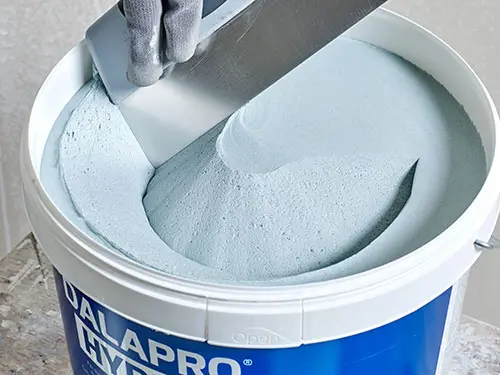 Dalapro Hydro – blaue Handspachtelmasse entwickelt für Feuchträume