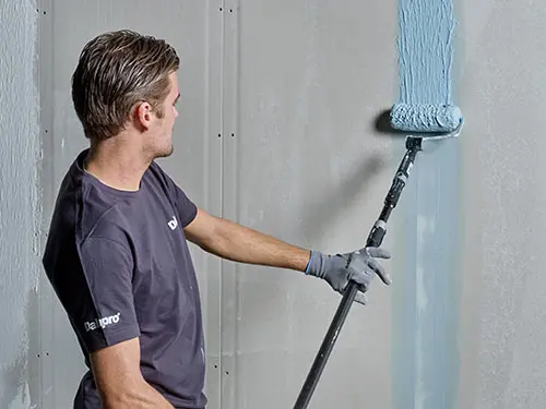 Dalapro Roll Hydro - eine gebrauchsfertige blaue Rollspachtelmasse für Feuchträume